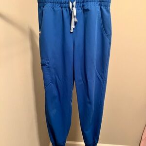 2 pairs of women’s Figs joggers